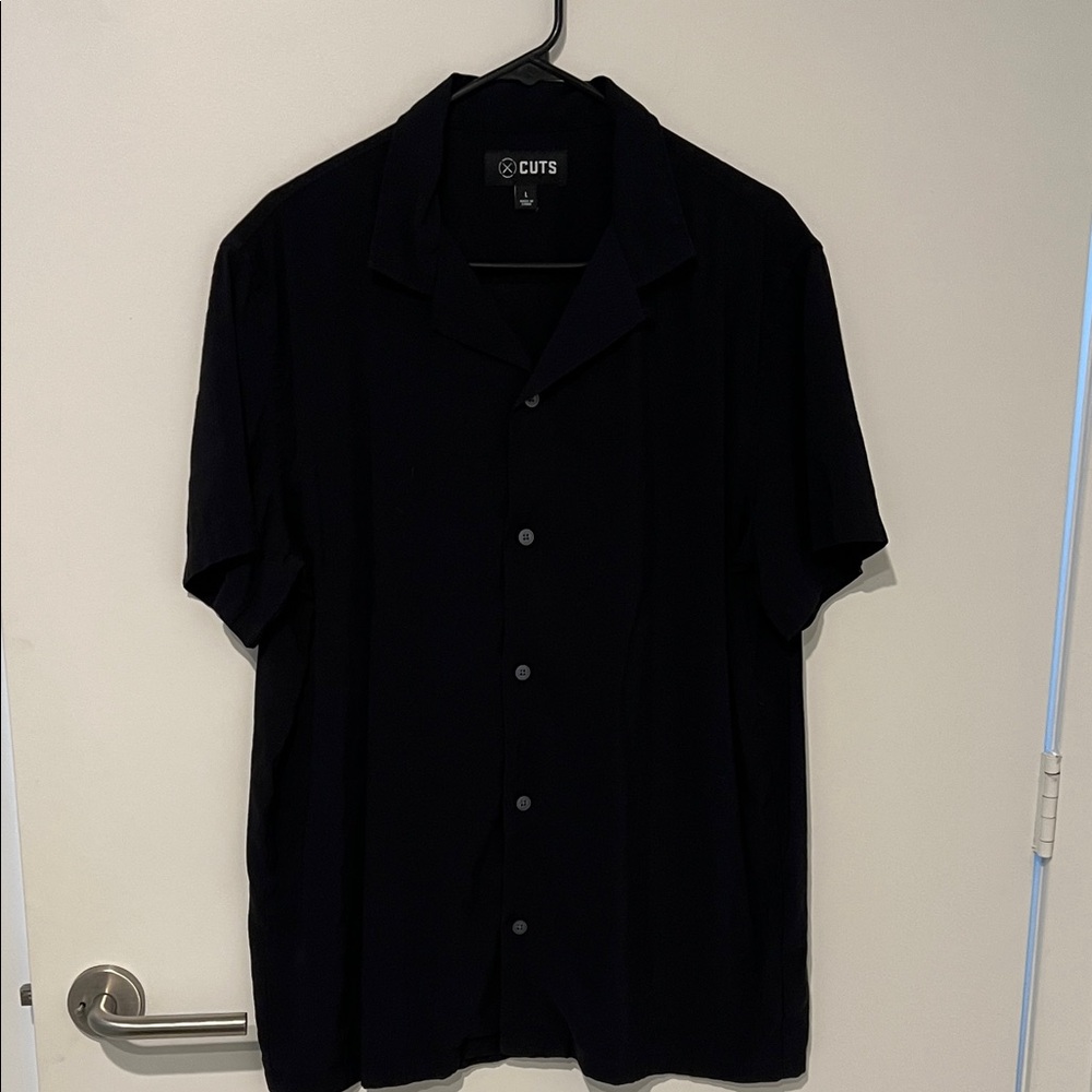 Cuts Clothing Men's Dark Blue Button Down Shirt